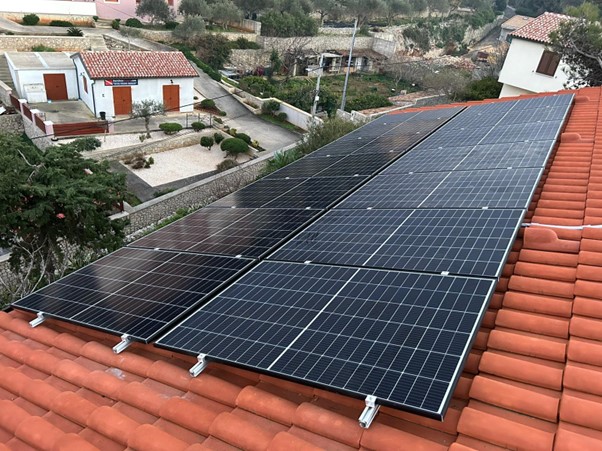 Losinj-solarna-elektrana-krov-kuca